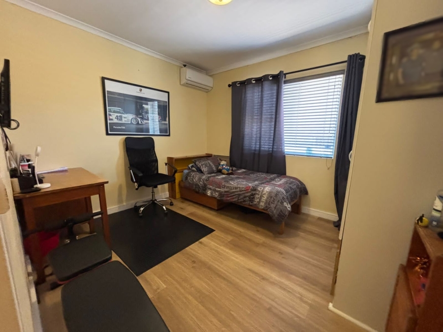 To Let 5 Bedroom Property for Rent in Rouxville Western Cape